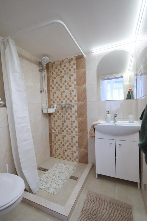 Vito Apartman Егер Екстериор снимка