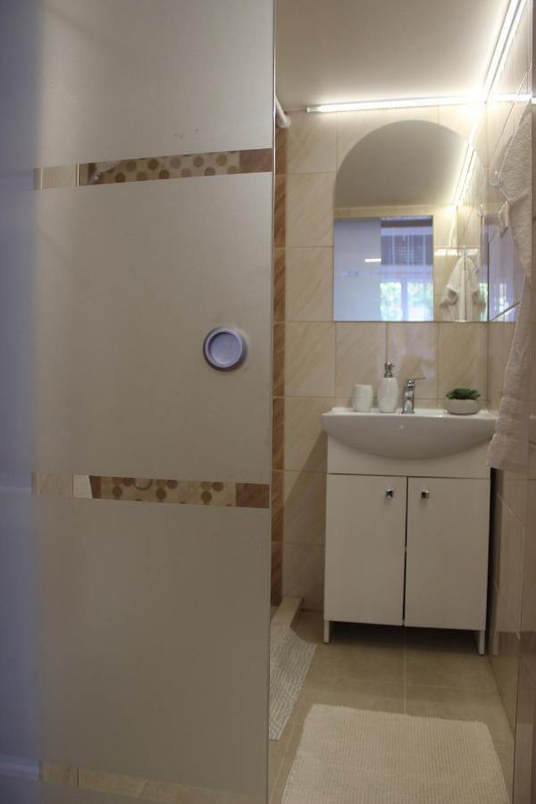 Vito Apartman Егер Екстериор снимка